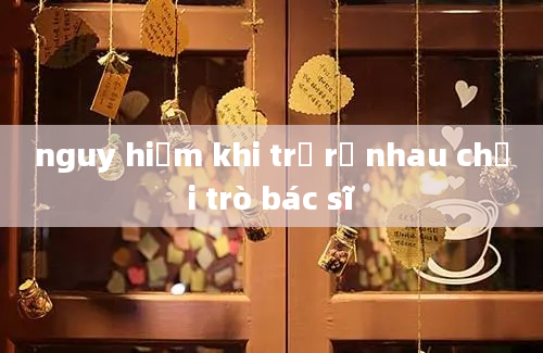 nguy hiểm khi trẻ rủ nhau chơi trò bác sĩ