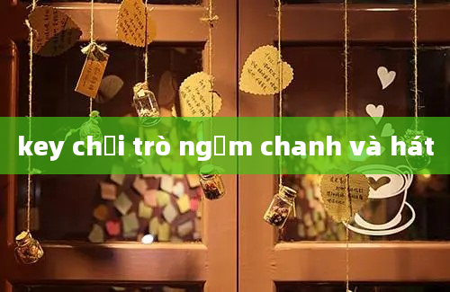 key chơi trò ngậm chanh và hát