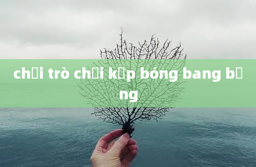 chơi trò chơi kẹp bóng bang bụng